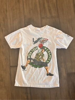 Boston Celtics NBA Hypland Irish Dunk Graphic T-Shirt - Size Small